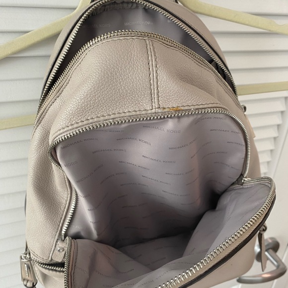 MICHAEL KORS Rhea Zip Backpack - Picture 5 of 6